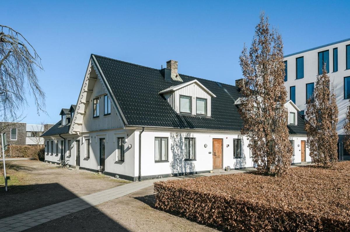 Bright Apartment In Park Environment Лунд Экстерьер фото